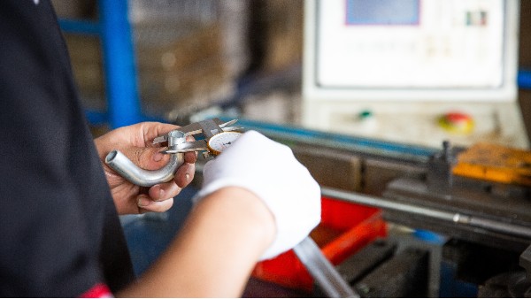 零件CNC加工基本尺寸最常用的公差等級是多少？